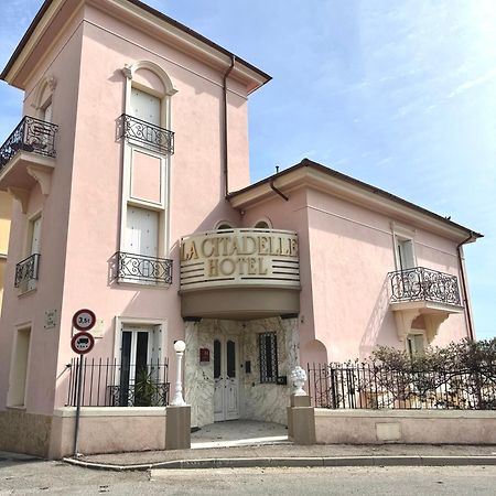 Hotel La Citadelle 빌프랑슈쉬르메르 외부 사진