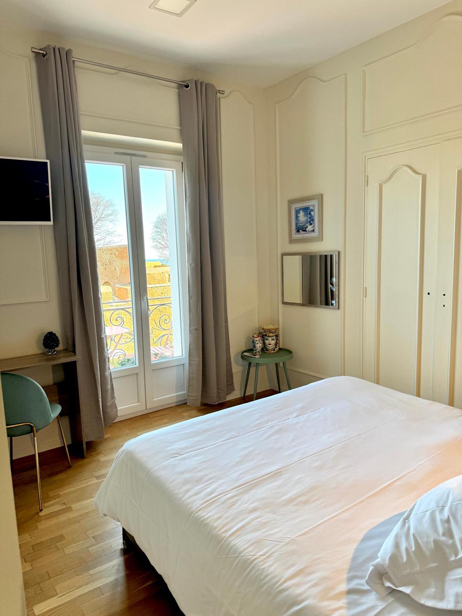 Hotel La Citadelle 빌프랑슈쉬르메르 외부 사진